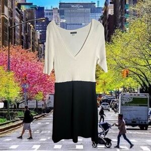 Easy Venus Ivory & Black Knit Dress Women’s Size Large.